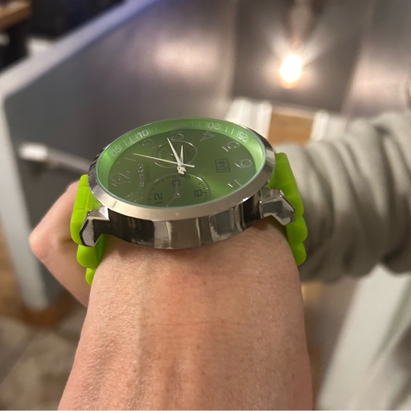 Large oversized men’s or woman’s watch - Picture 9 of 10